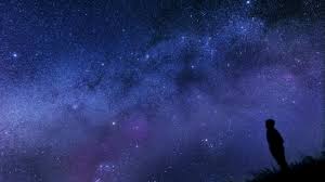 el hombre se guía por las estrellas